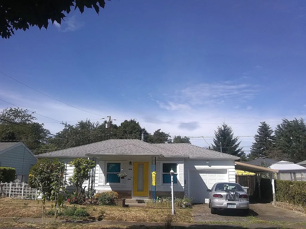 8715 SE Garden Ln photo 1