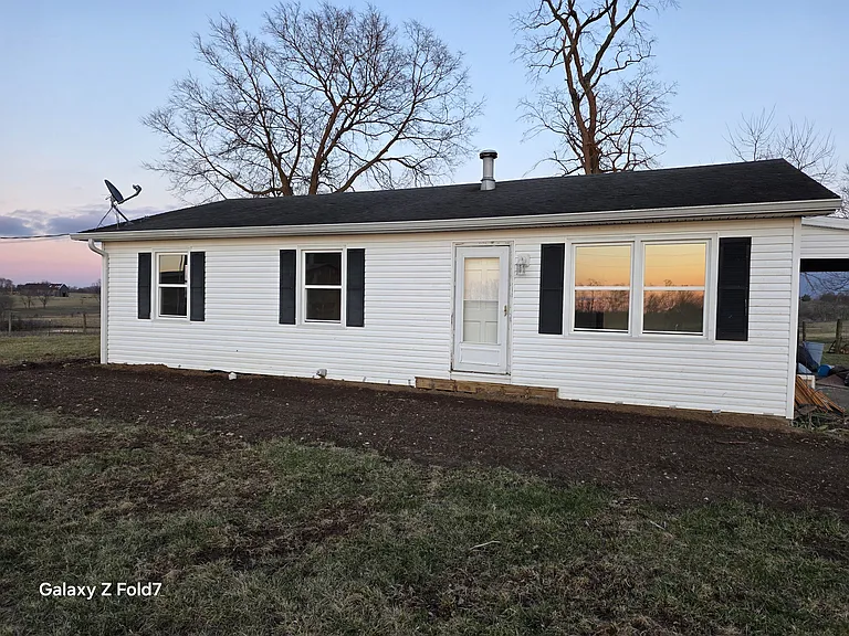 2705 Scotts Ferry Rd E — Photo 5