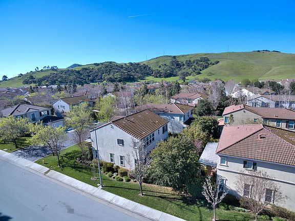 4th image of 19191 Saffron Dr