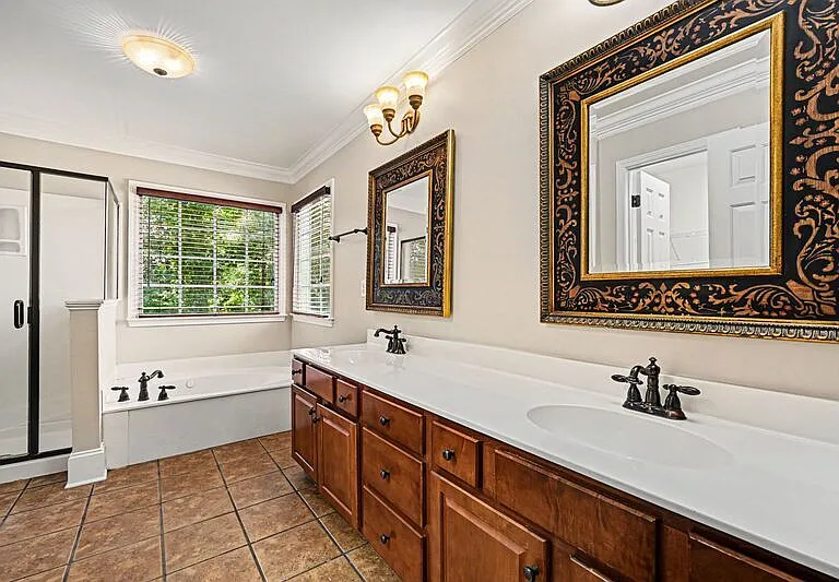 10403 Persimmon Creek Dr — Photo 22