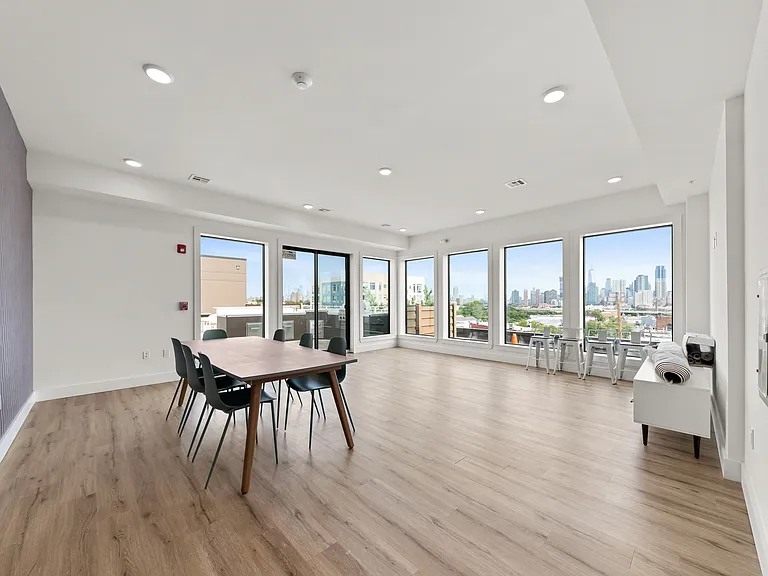 28 Vroom St #405 — Photo 8