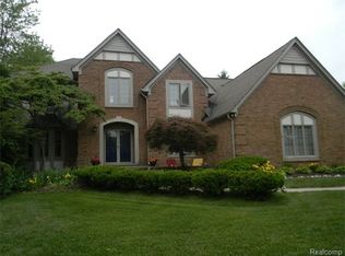 3717 Summit Ridge Dr, Rochester Hills, MI 48306
