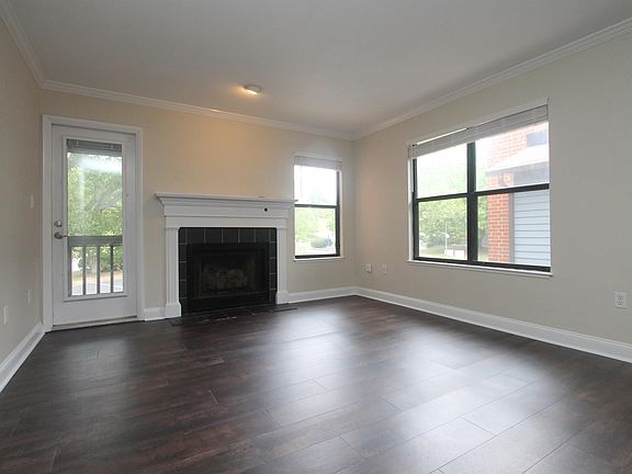3rd image of 332 S Pantops Dr