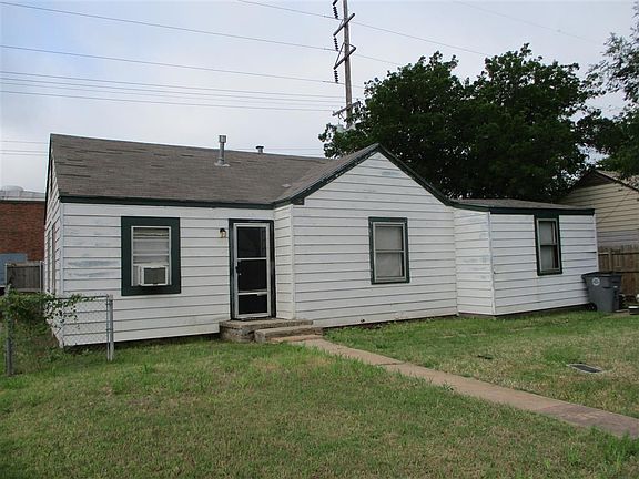 2nd image of 105 NE Arlington Dr