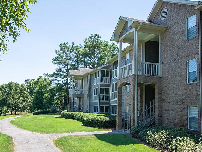 The Lakes Apartments