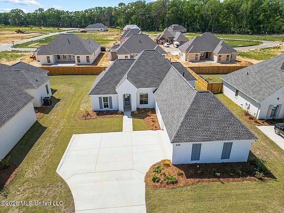 3rd image of 433 Aurora Cir