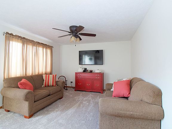 4th image of 312 W Walnut St