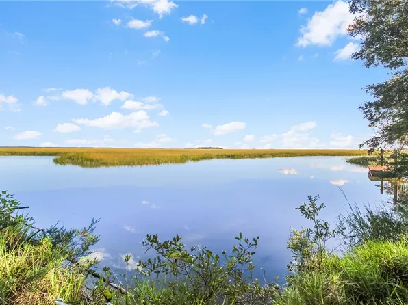 40 Mission Dr SE, Darien, GA 31305