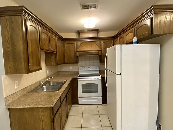 2nd image of 2410 W Hackberry Ave #3