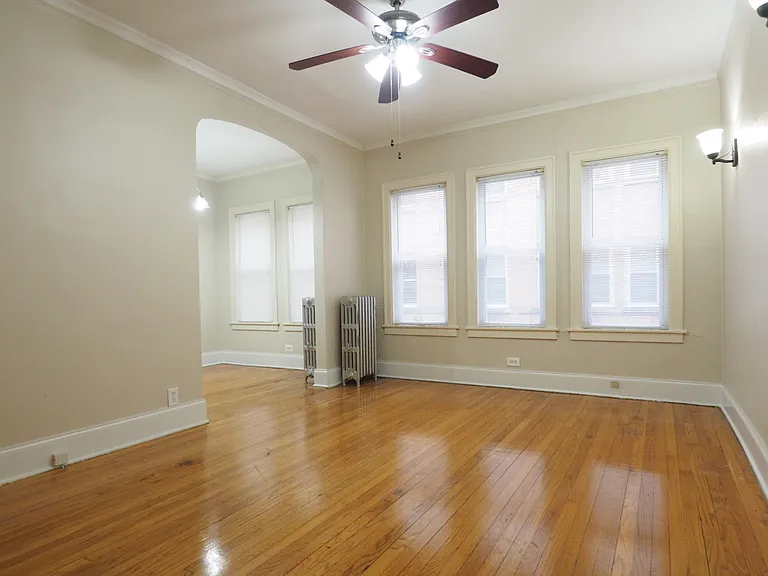 4937 N Whipple St #2E — Photo 1