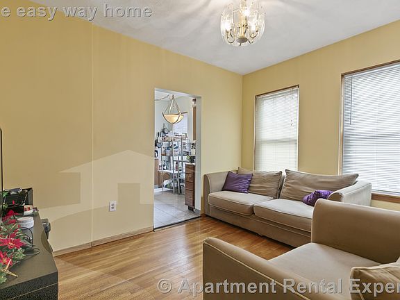 4th image of 32 William St