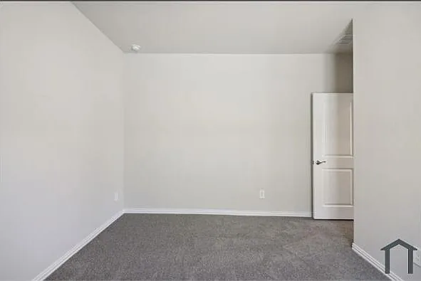 807 Easthill Dr — Photo 15