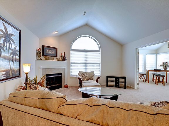 4th image of 2810D Canterbury Cir