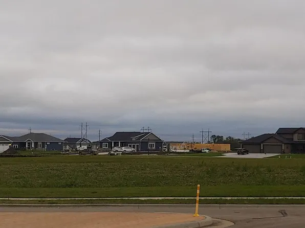 4801 38th Ave N, Reiles Acres, ND 58102