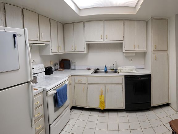 3rd image of 1019 Ashley Ave