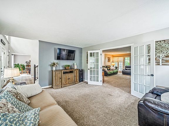 4th image of 615 Dewitt Dr