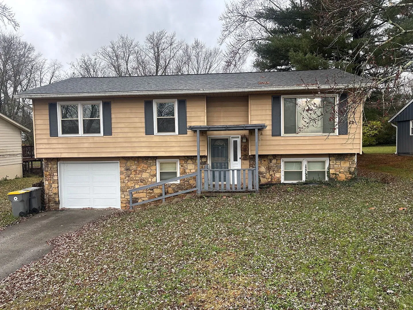 3431 N Stoneycrest Road — Photo 1