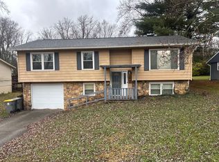 3431 N Stoneycrest Rd, Bloomington, IN 47404