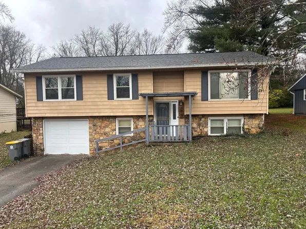 3431 N Stoneycrest Rd, Bloomington, IN 47404