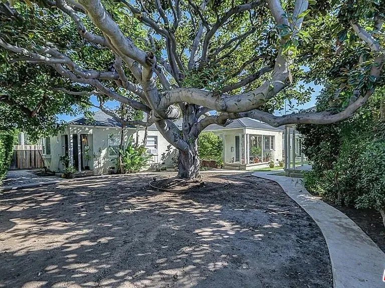 1504 Ocean Park Blvd — Photo 1