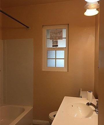 4th image of 1132 E Marshall Blvd