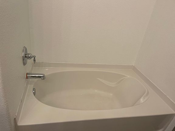 5th image of 10127 Wake Bridge Dr