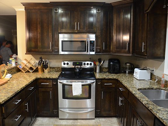 5th image of 106 Flatrock Dr