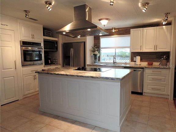 3rd image of 750 E Pampas Grass Ct