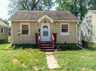 429 35th St NE, Cedar Rapids, IA 52402