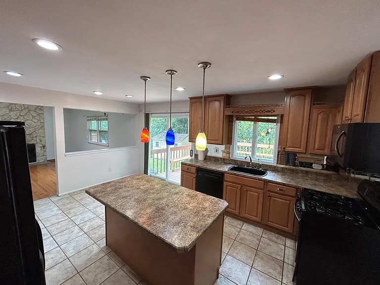 75 Calvert Ave E — Photo 12