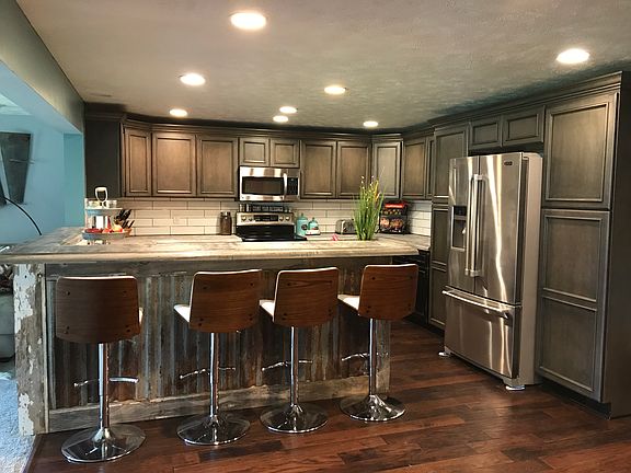 2nd image of 20895 Blondo St