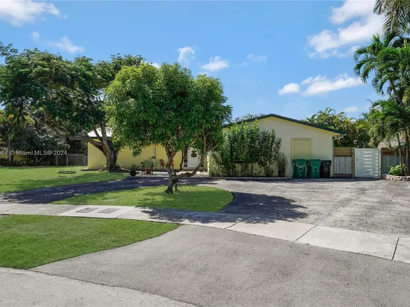 18558 SW 93rd Pl, Cutler Bay, FL 33157
