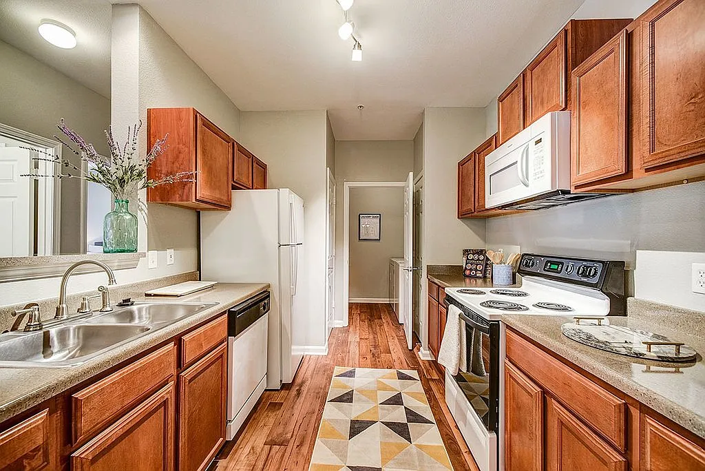 Legacy North Pointe Apartments — Photo 4