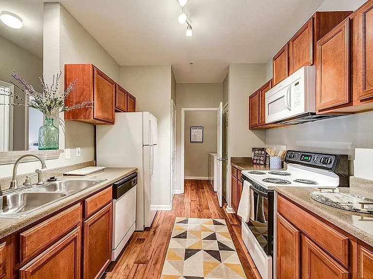 Legacy North Pointe Apartments — Photo 4