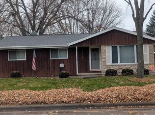 1122 Green Acres Ln, Neenah, WI 54956