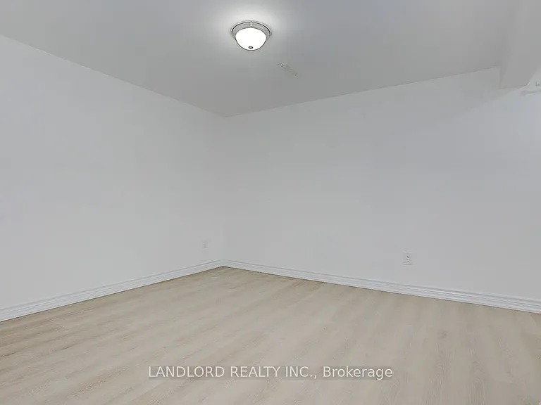 3271 Chokecherry Cres #LOWER — Photo 14