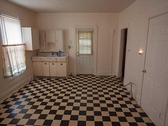 5th image of 1806 E Cottage Ave