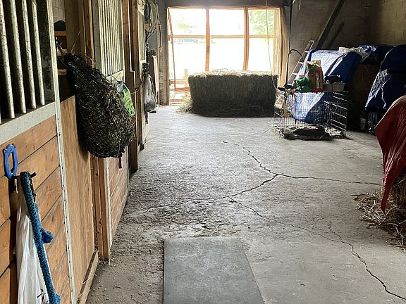 4th image of 283 Inman Rd
