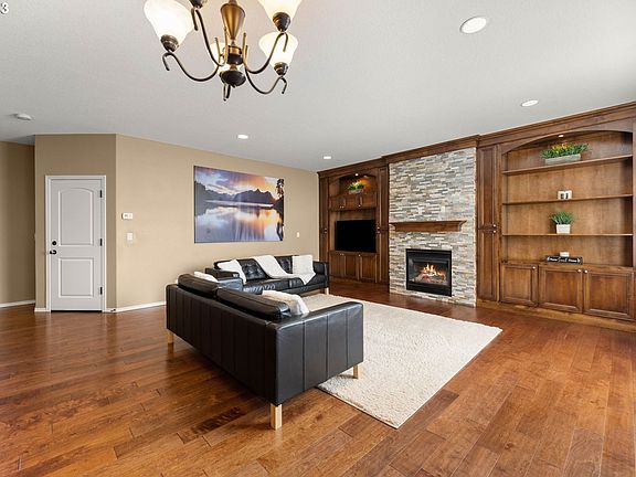 3rd image of 2589 48th St
