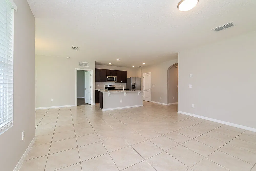 3 bed, 2.0 bath, 1711 sqft, $3,350 — Photo 3