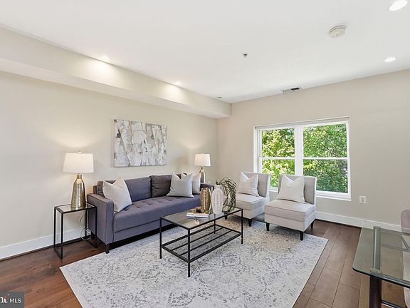 4th image of 1917 2nd St NE APT 301
