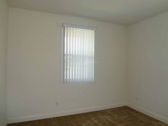 4th image of 704 W Dante Dr