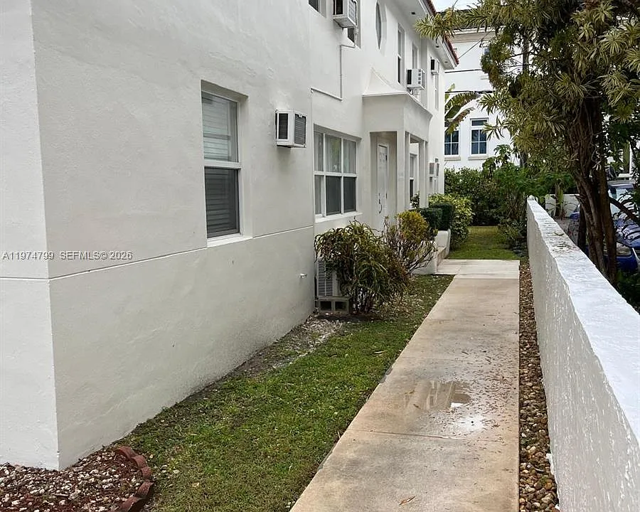 510 Santander Ave