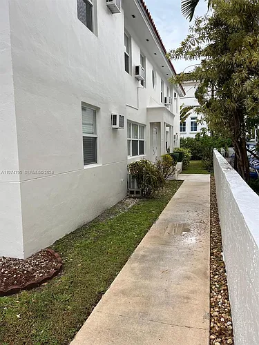 510 Santander Ave Photo 1