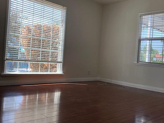 4th image of 1219 Carlton Dr