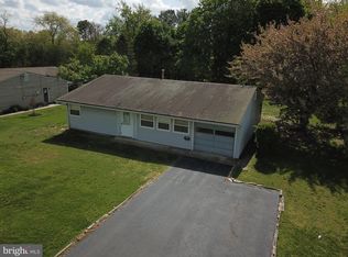 16 Newman Rd, Kendall Park, NJ 08824