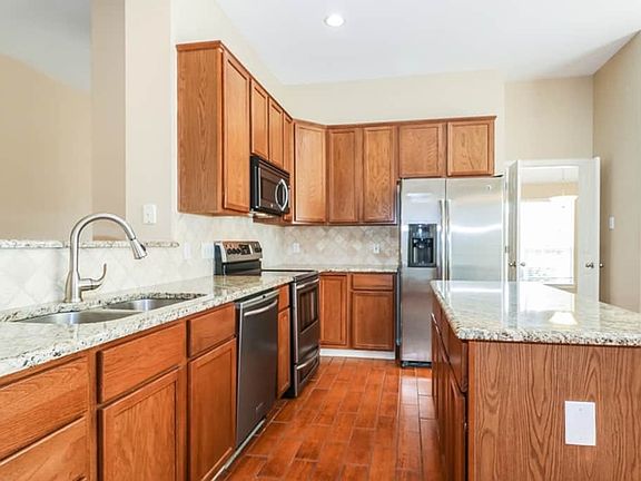 5th image of 6509 Amesbury Ln