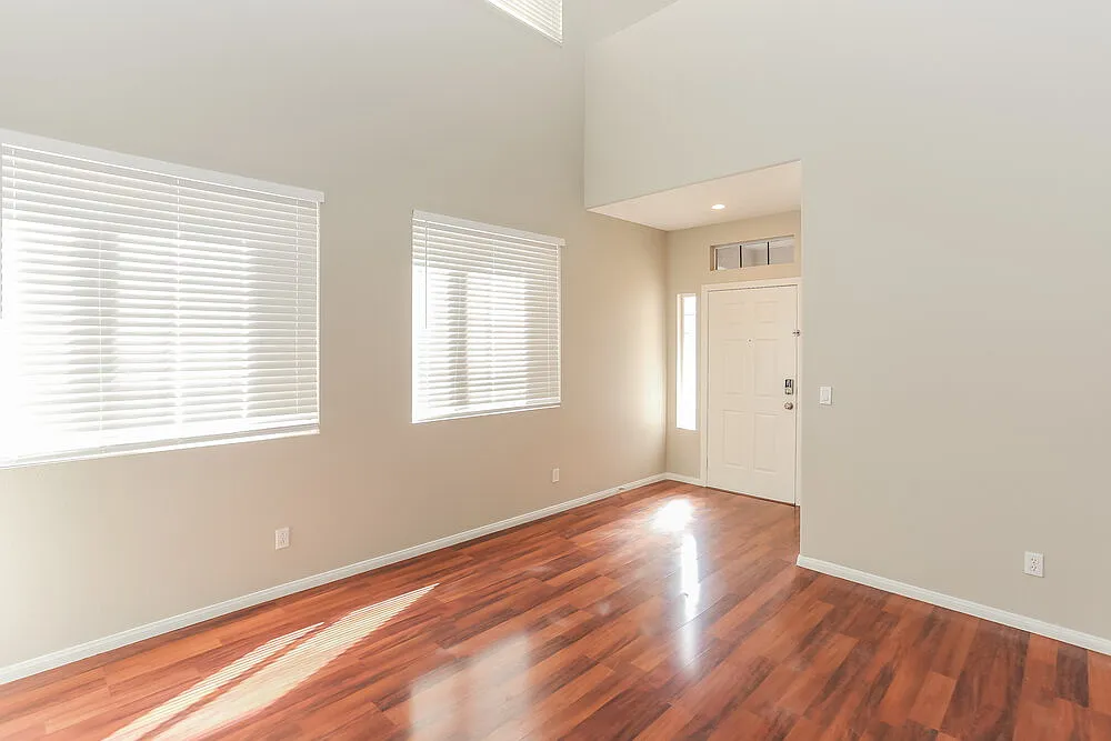 3 bed, 2.5 bath, 2019 sqft, $2,285 — Photo 4