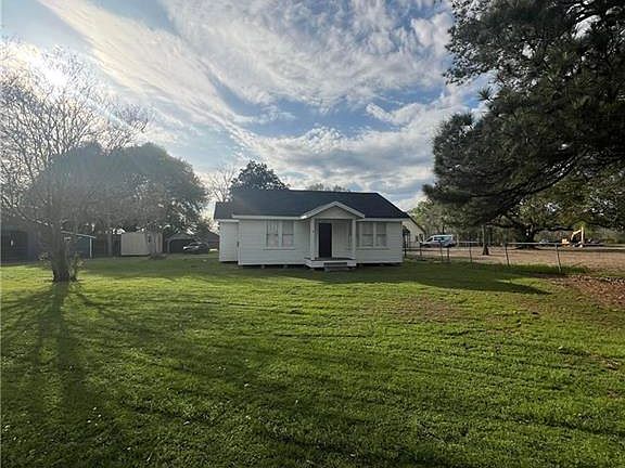 2nd image of 3110 Main St