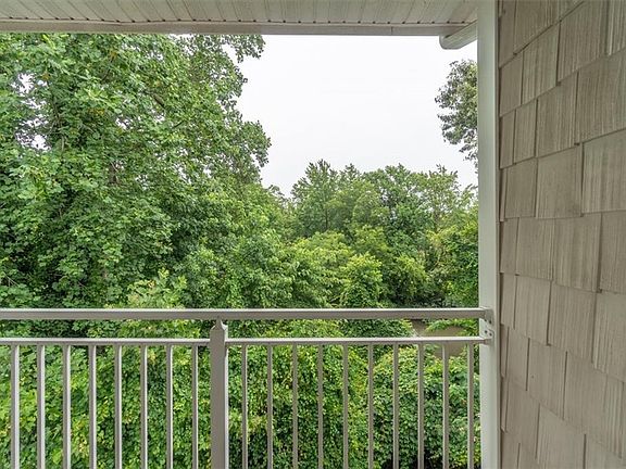 4th image of 908 Southmoor Dr Unit 305